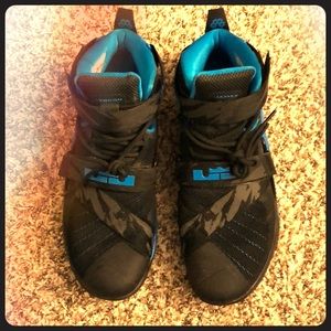 11.5 Nike Lebron Soldier 9’s for sale